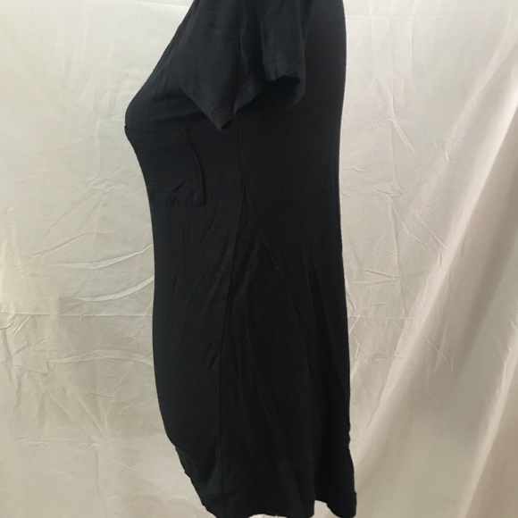 Long V Neck Tee with Pocket - Picture 3 of 4